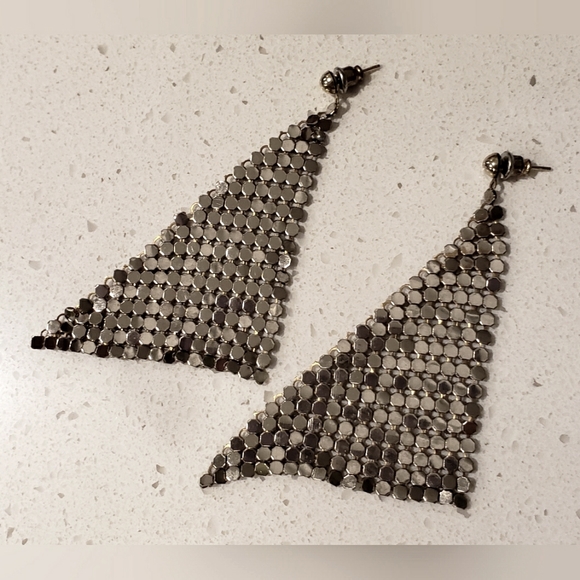 VINTAGE SILVER TONE MESH DANGLING EARRINGS - Picture 2 of 3